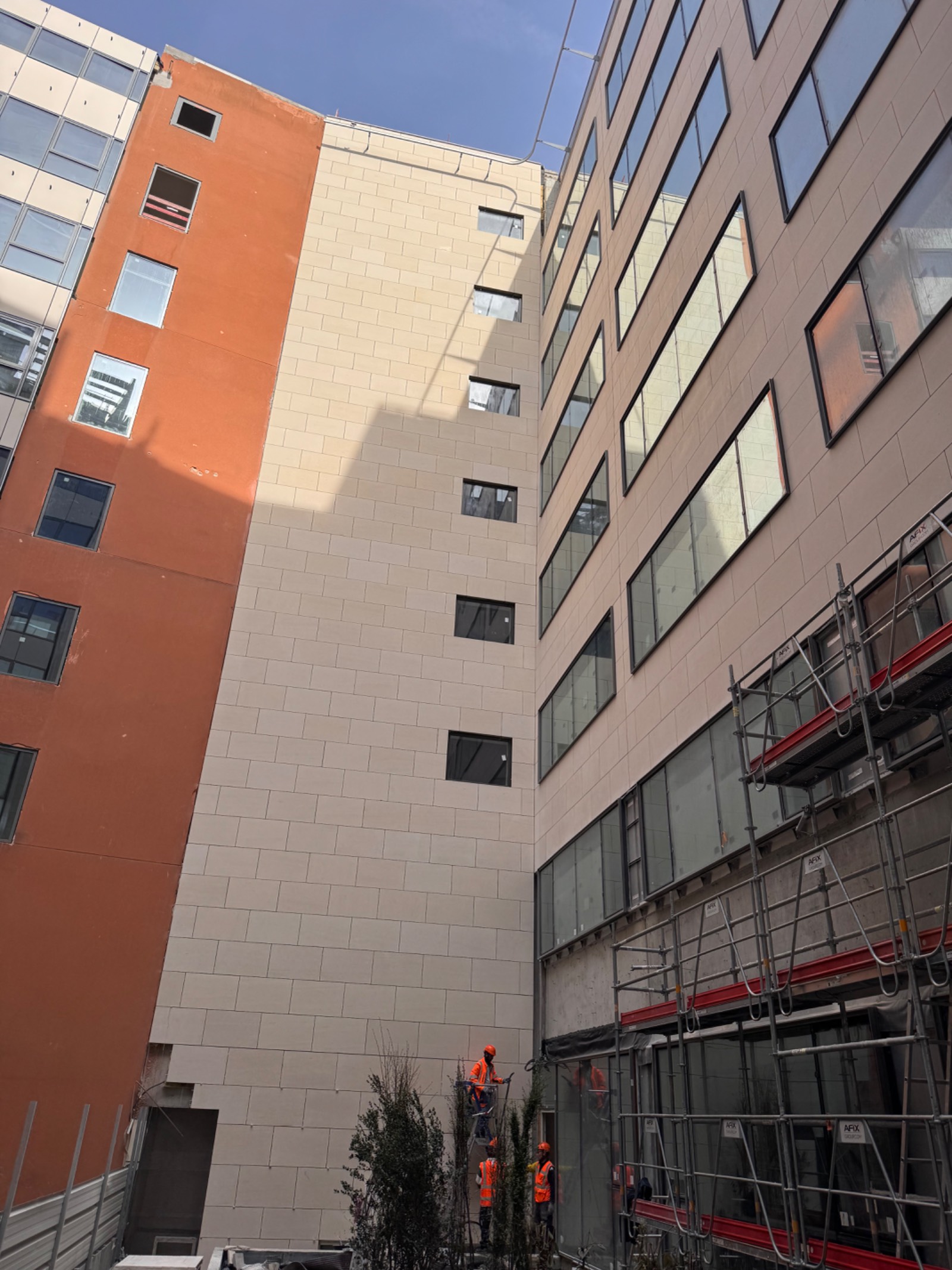 FACADE EN PIEREE AGRAFEE